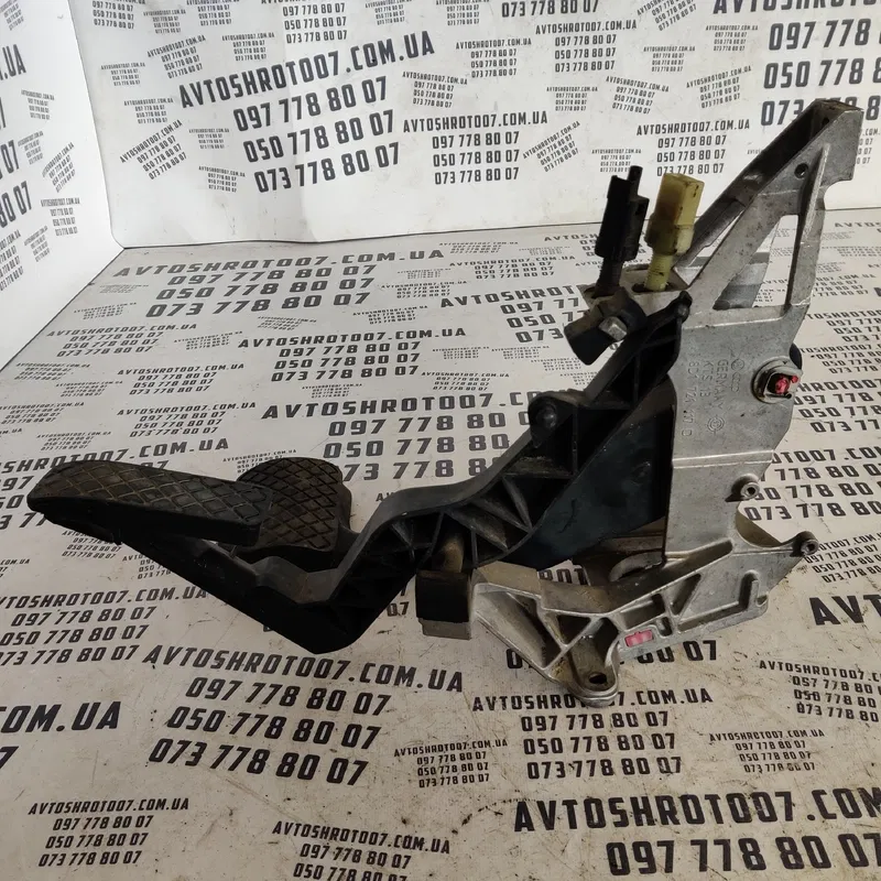 Блок педалей Audi A4 B5 (94-01) OEM 8d1721117d