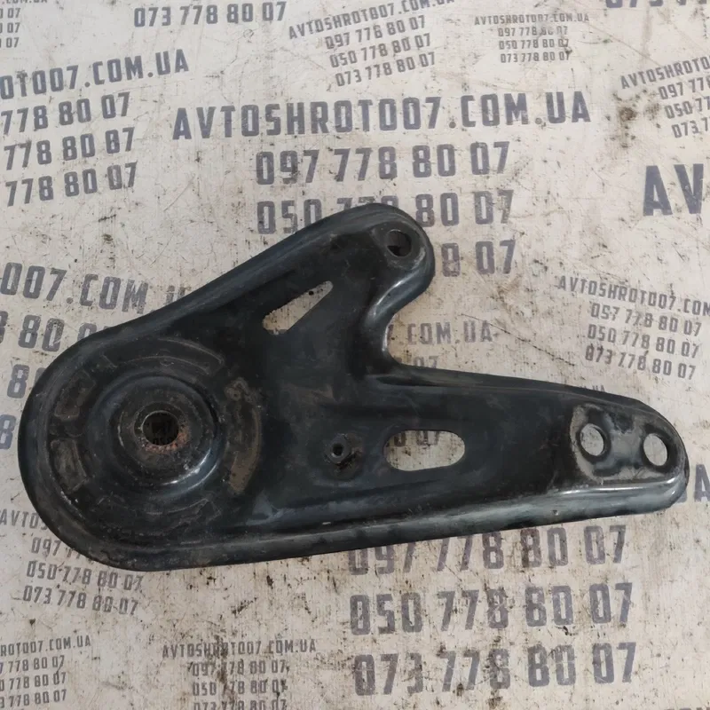Кронштейн підрамника Lexus RX 350 OEM 5100000