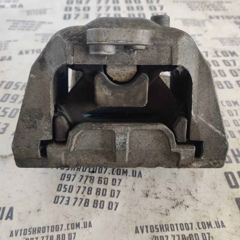 Подушка двигуна Skoda Octavia A5 (04-13) права 1J0199262BK