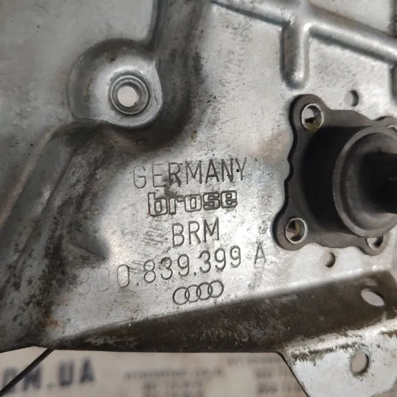 Склопідіймач Audi A4 B5 (94-01) задній лівий OEM 8D0839399A