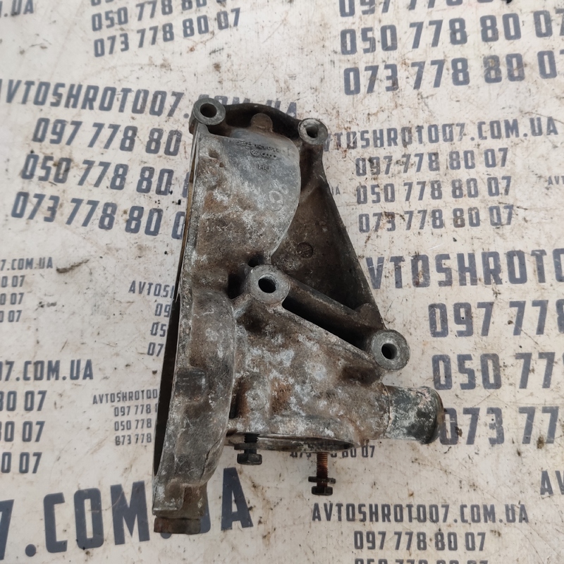 Корпус термостата Audi A4 B5 (94-01) OEM b050121013