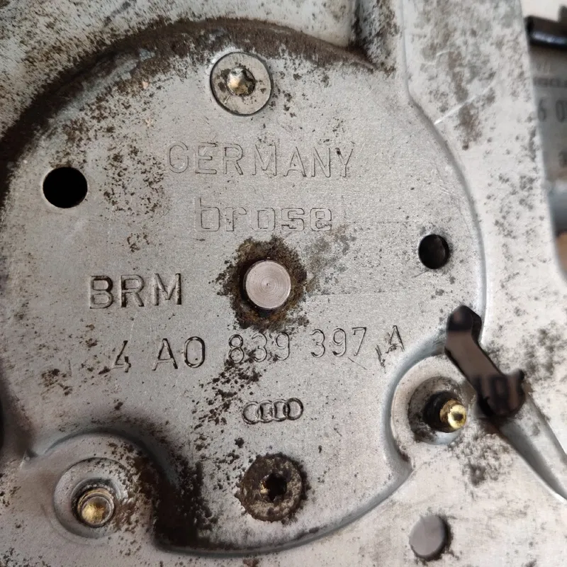 Склопідіймач Audi A6 C4 задній лівий OEM 4a0839397a