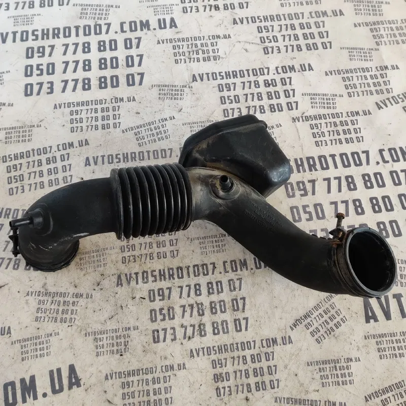 Патрубок повітр. Hyundai Santa Fe 12-18 2.4 OEM 281302w200