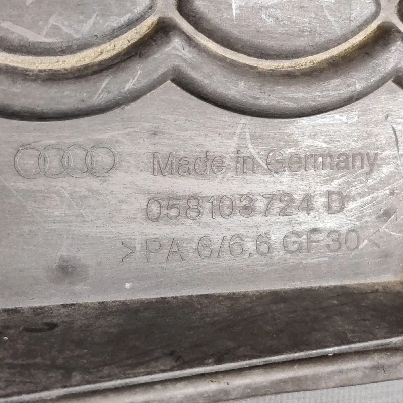Кришка двигуна Audi A4 B5 (94-01) 1.8 OEM 058103724d