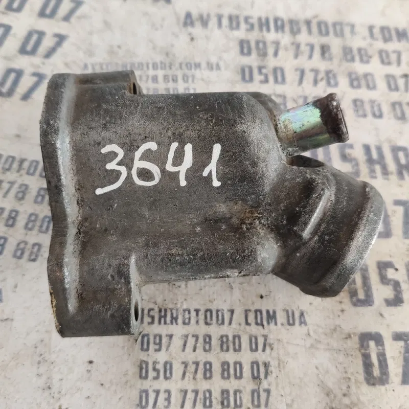 Фланець охолодження Mercedes Vito 96-03 2.3 OEM r6012032431