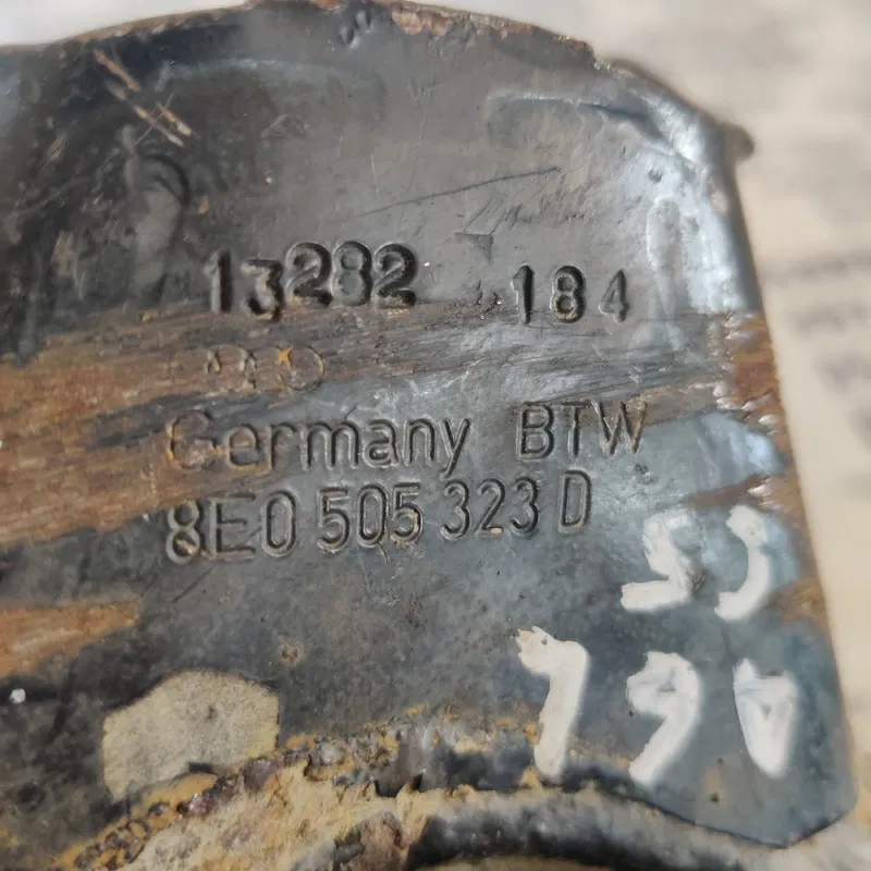 Ричаг підвіски Audi A6 C5 (97-05) задній верхній 8e0505323d