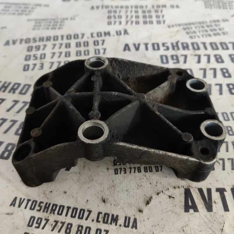 Кронштейн компресора Ford Transit OEM 98ff19d624ab