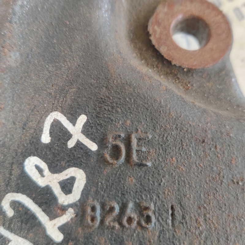 Поворотний кулак Lexus RX 350 задня ліва OEM 5e8263