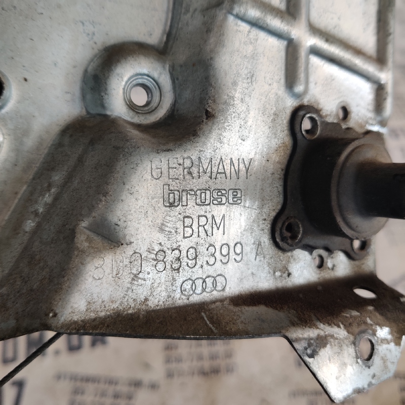 Склопідіймач Audi A4 B5 (94-01) задній лівий OEM 8D0839399A