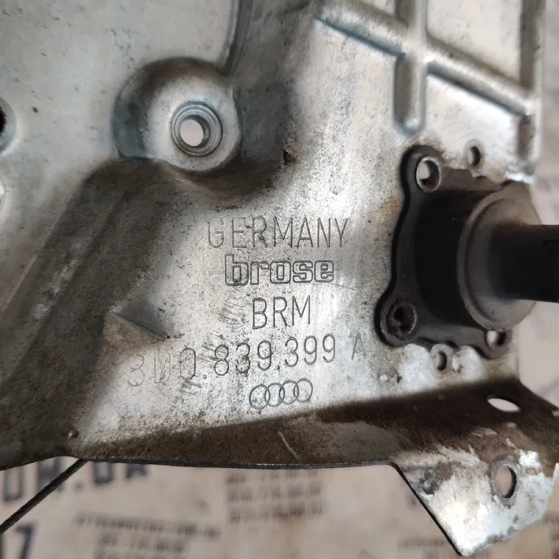 Склопідіймач Audi A4 B5 (94-01) задній лівий OEM 8D0839399A