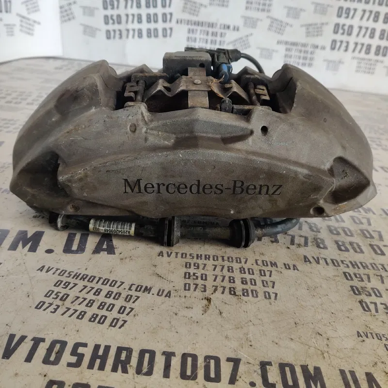 Супорт передній правий Mercedes W205 (14-21) A0114219898