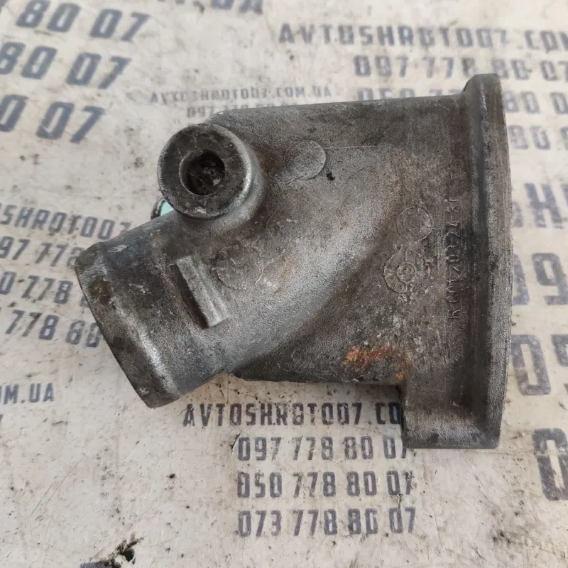 Фланець охолодження Mercedes Vito 96-03 2.3 OEM r6012032431