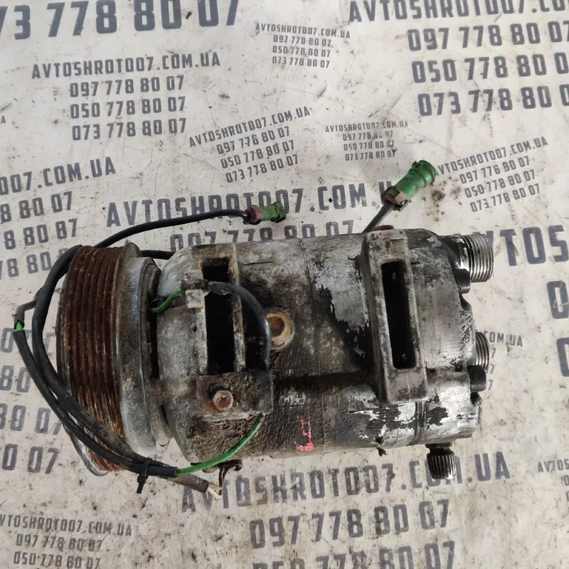 Компресор кондиціонера Audi 100 C3 (82-91) OEM 4A0260805D