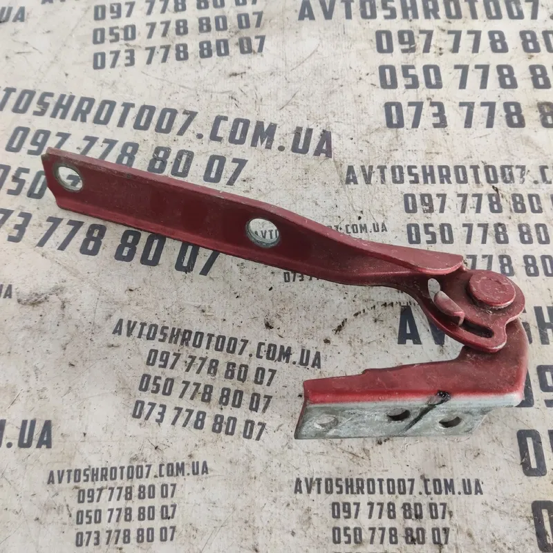 Петля капоту Audi A4 B5 (94-01) права OEM 8d0823302b