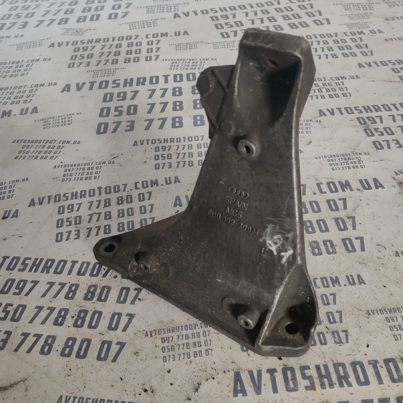 Кронштейн подушки двигуна Passat B5 96-05 права 8D0199308M
