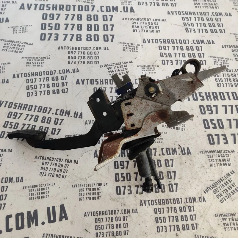 Педаль щеплення Mazda 3 BK (03-09) OEM kg19300