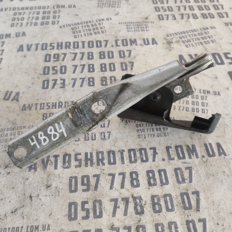 Петля капоту ліва Skoda Superb 1 (01-08) OEM 3B0823301A
