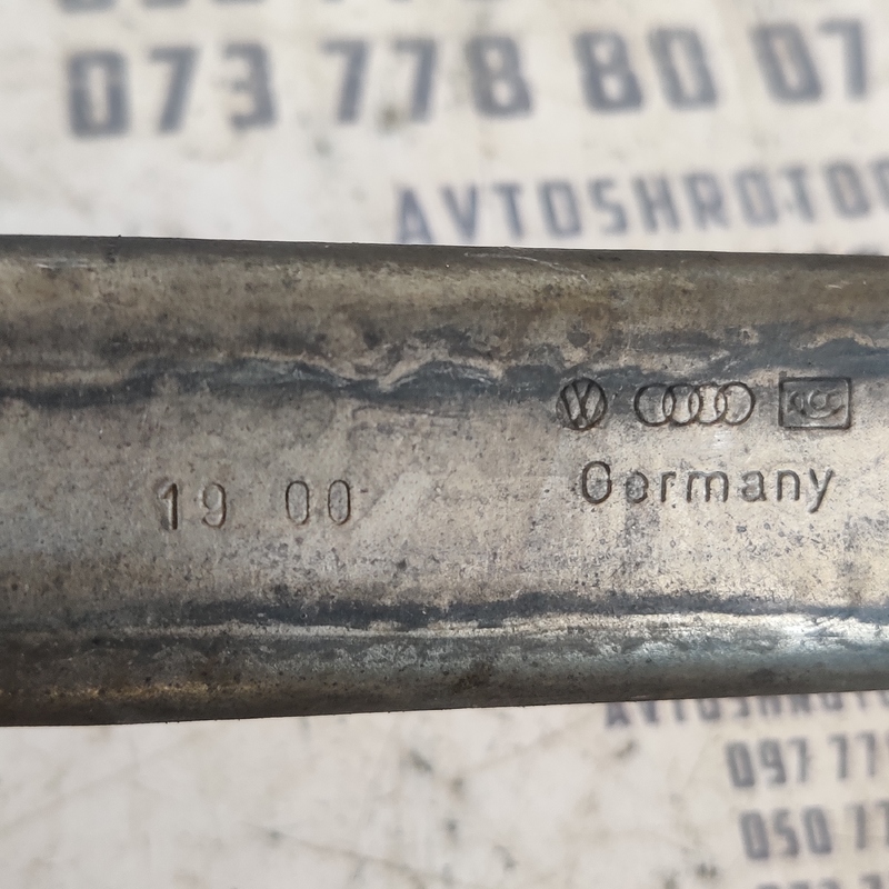 Петля капоту VW Passat B5 (96-05) права OEM 3b0823302