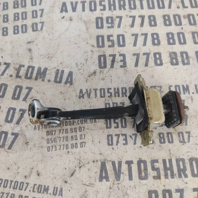 Обмежувач дверей Geely MK (06-15) 1.5 перед. ліва OEM 576052