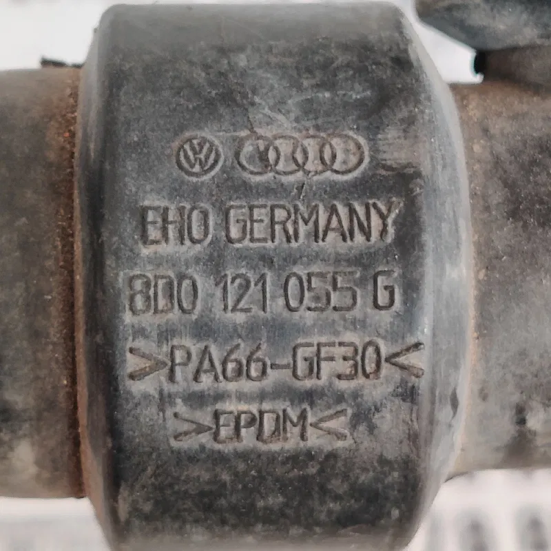Трубка охолодження Volkswagen Passat B5 нижня OEM 8d0121055g