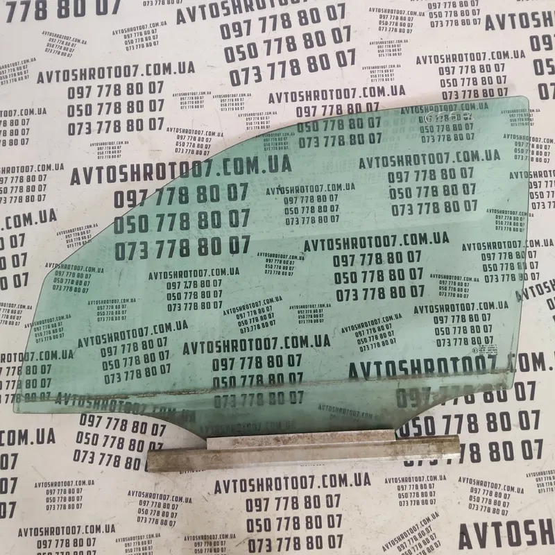 Скло дверей Mercedes W210 (95-03) переднє ліве OEM 43r001025