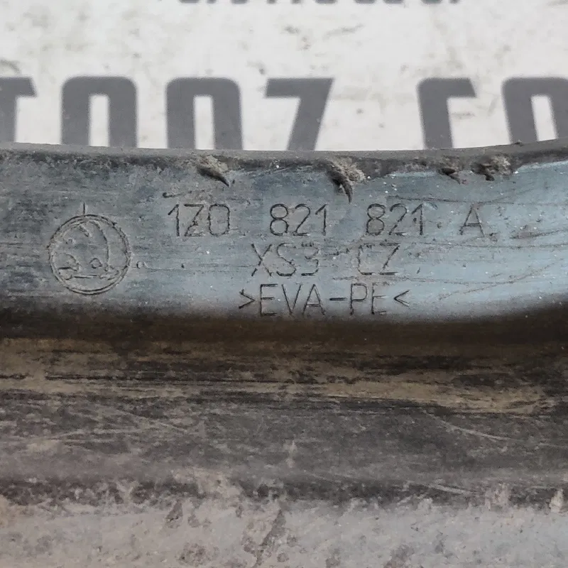 Бризговик Skoda Octavia A5 04-13 задній лівий OEM 1z0821821a