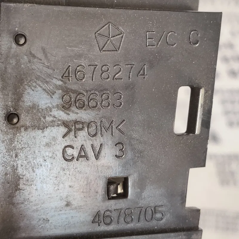 Дефлектор обдуву Chrysler Voyager 3 (96-01) OEM 467827496683