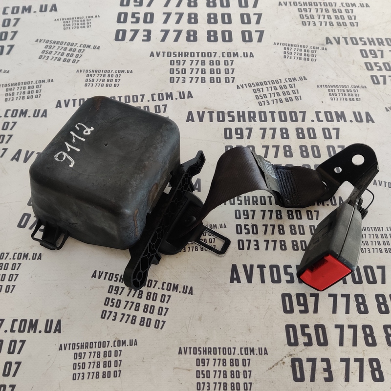 Ремінь безпеки задній VW Passat B8 USA (11-19) OEM 561857807