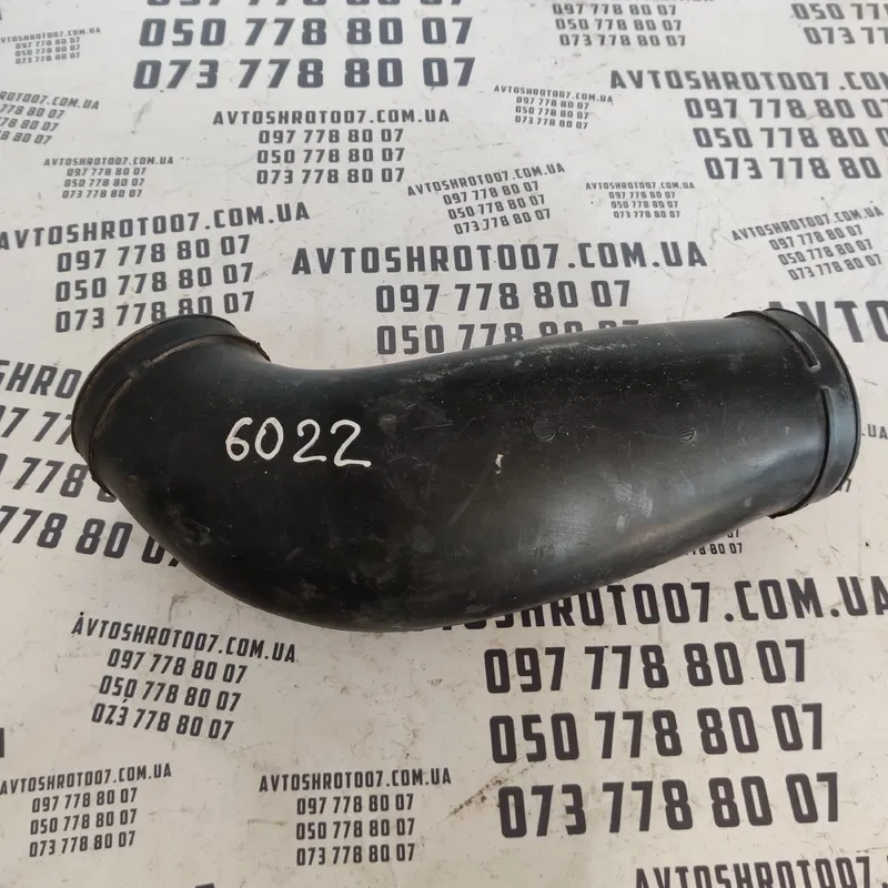 Патрубок повітряний Audi A8 D2 (94-02) OEM 077129627D