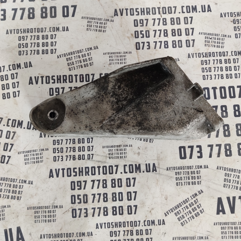 Кронштейн двигуна Audi Q7 4L 05-15 3.6 Бензин OEM 022199308