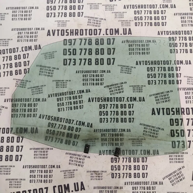 Скло дверей Audi A4 B5 (94-01) заднє ліве OEM 43r001190