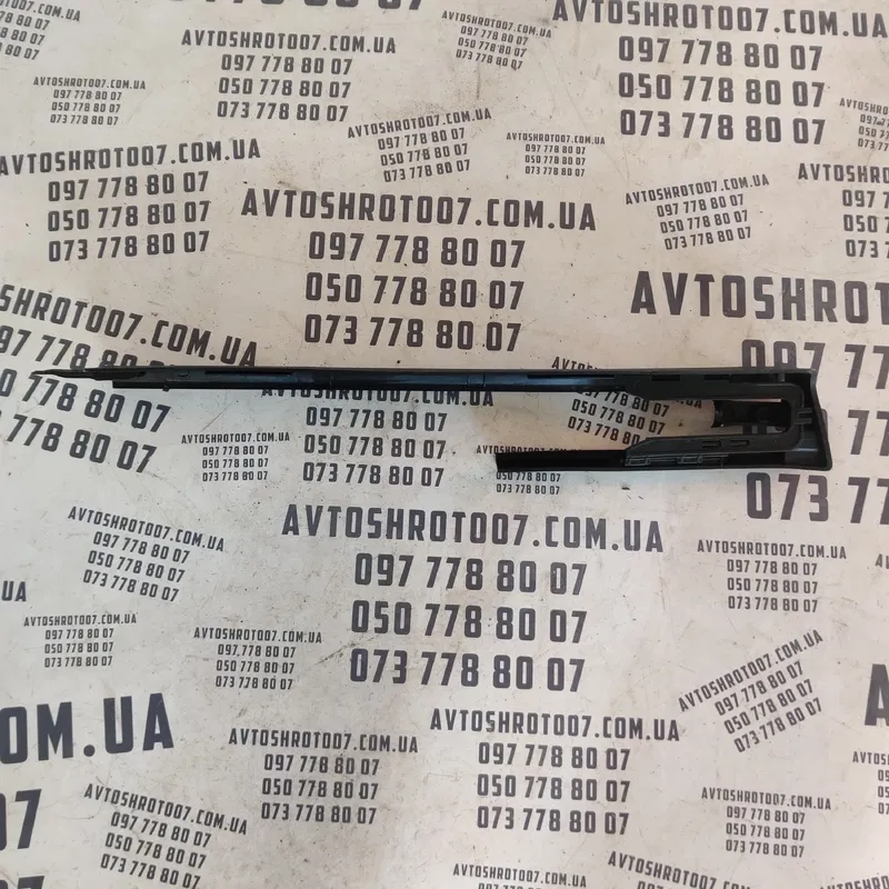 Накладка Audi Q7 4L (05-15) 3.6 передня права OEM 7L0881464