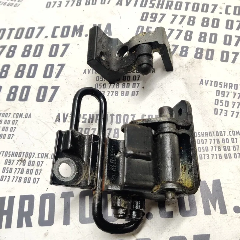 Дверна завіса Audi Q7 4L (05-15) 3.6 зад ліва OEM 4l0833411a