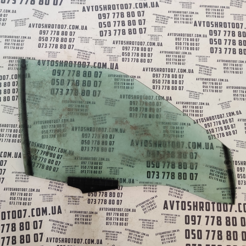 Скло дверей Audi 80 B3 (86-91) переднє праве OEM 893837572