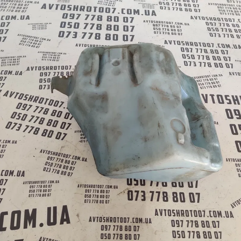 Бачок омивача лобового скла VW Passat B3 (88-93) 357955453b