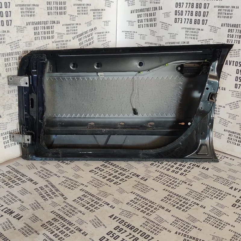 Двері передні праві Audi A8 D2 OEM 8D0837208A