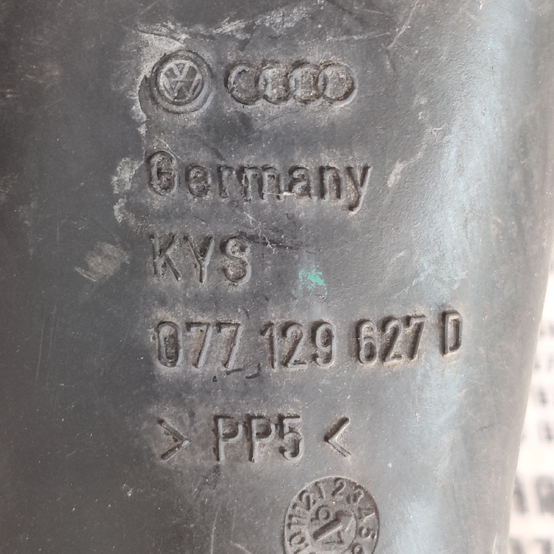 Патрубок повітряний Audi A8 D2 (94-02) OEM 077129627D