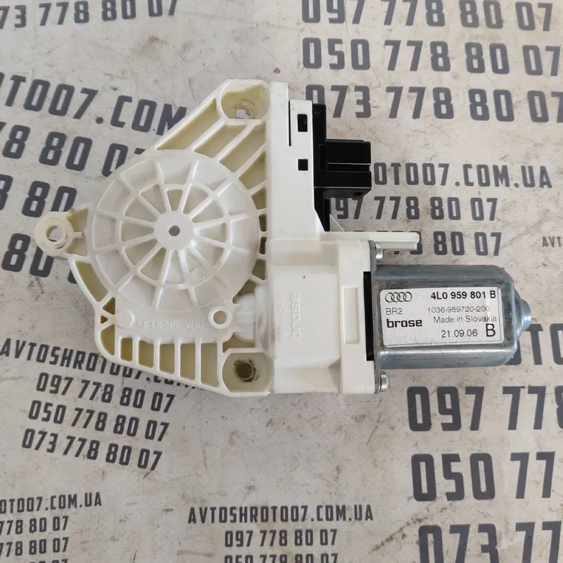 Мотор склопідіймача Audi Q7 4L 06-15 перед. лів. 4L0959801B