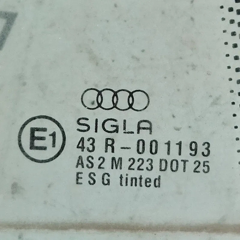 Скло дверей Audi 80 B3 (86-91) задня права OEM 4a0837572