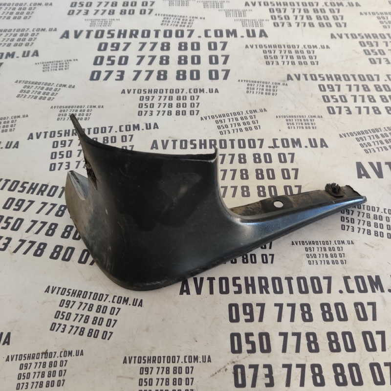 Бризговик Mazda Xedos 6 (92-99) передній прав. OEM CA0151841