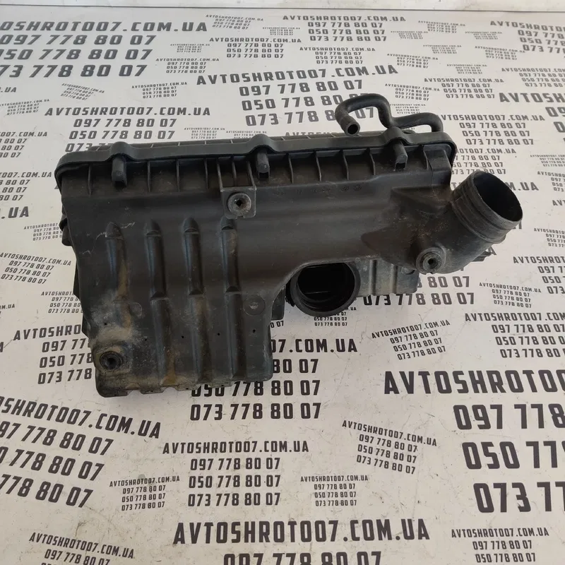 Корпус повітряного фільтра Skoda Rapid 036183f