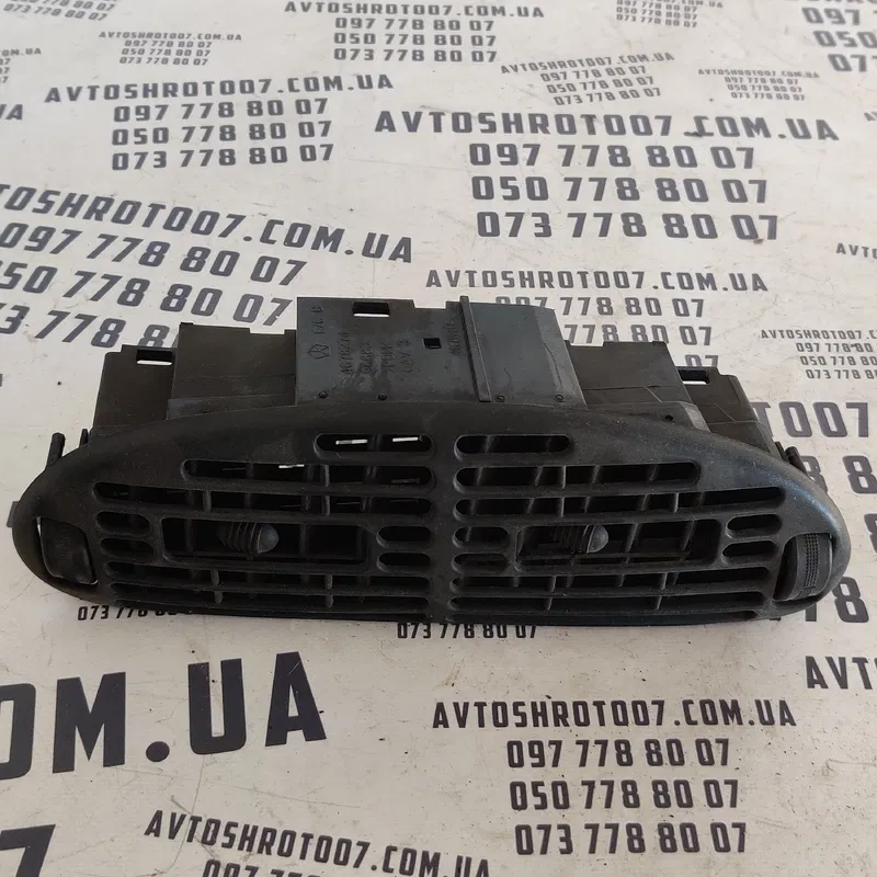Дефлектор обдуву Chrysler Voyager 3 (96-01) OEM 467827496683