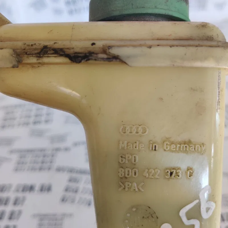 Бачок насосу ГУР Audi A6 C5 (97-05) OEM 8D0422373C