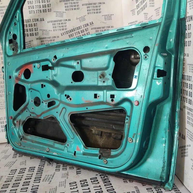 Двері передні праві Fiat Punto