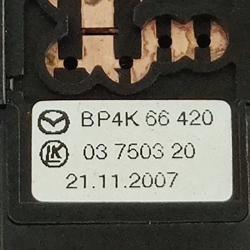 Кнопка обігріву сидінь Mazda 3 BK (03-09) OEM BP4K66420