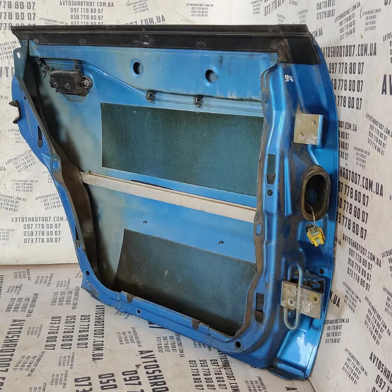 Двері задня ліва Audi A4 B5 (94-01) 4A0839205