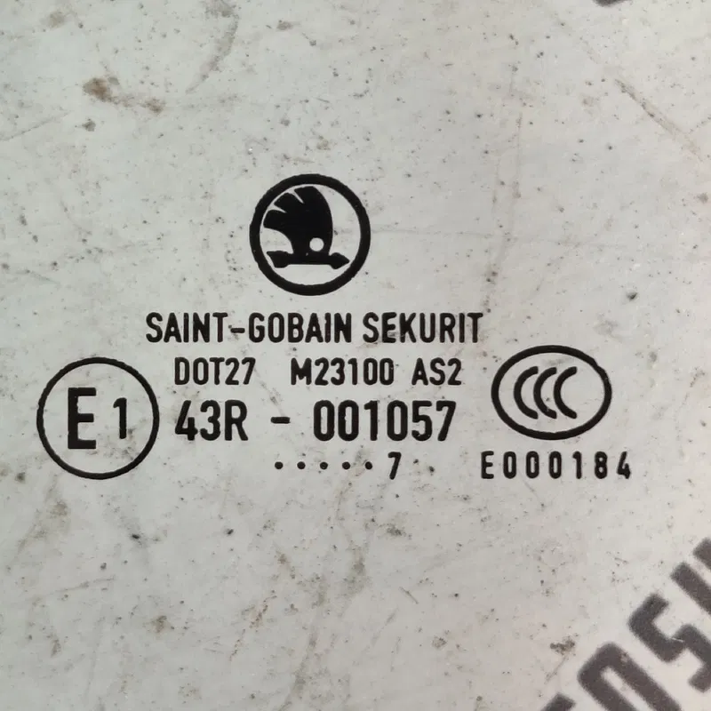 Скло дверей Skoda Fabia 2 (07-14) заднє ліве OEM 43r001057