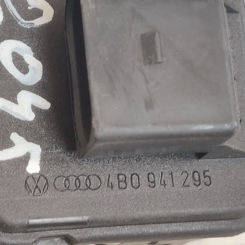 Моторчик коректора фар Audi A4 B5 (94-01) OEM 4b0941295