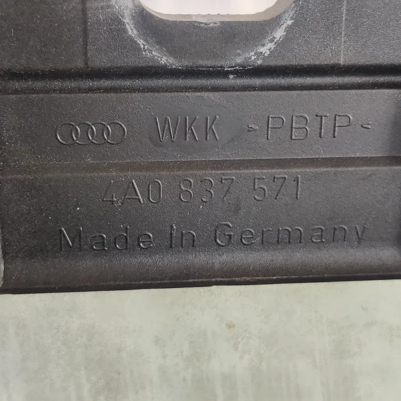 Скло дверей Audi A6 C4 (94-97) задня ліва OEM 4a0837571