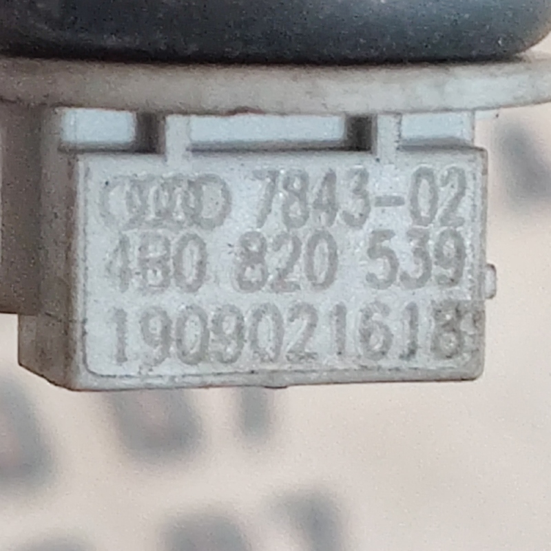 Датчик температури повітря Audi A4 B5 (94-01) 4b0820539